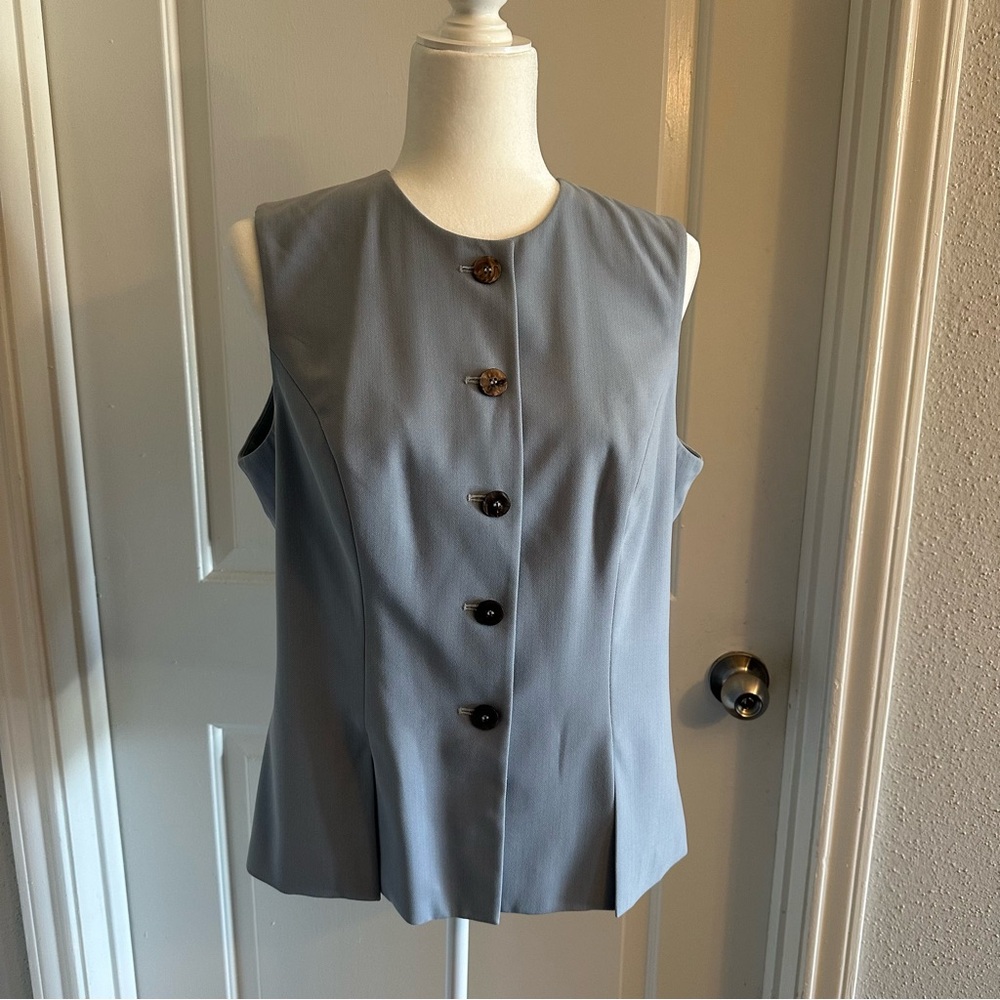 Elegant sleeveless waistcoat with Timeless Appeal